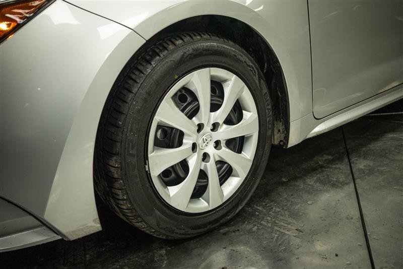 Used 2025 Toyota Corolla LE FWD image 3