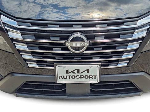 Used 2024 Nissan Rogue SV FWD image 3