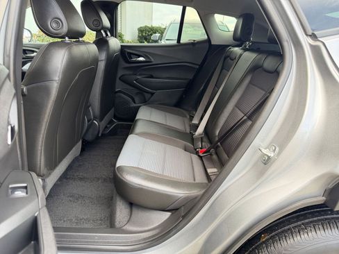 Used 2025 Chevrolet Trax LT image 38