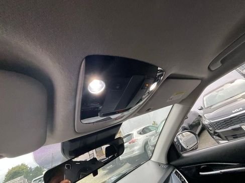 Used 2023 Kia Seltos S w/ Navigation Package image 21