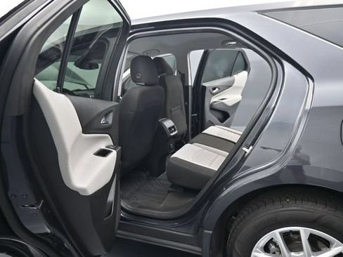 Used 2022 Chevrolet Equinox LS w/ LS Convenience Package FWD image 18