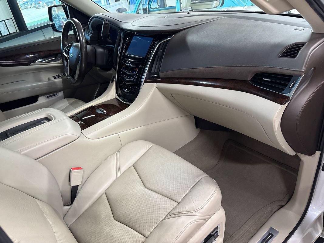 Used 2016 Cadillac Escalade Premium AWD/4WD image 35