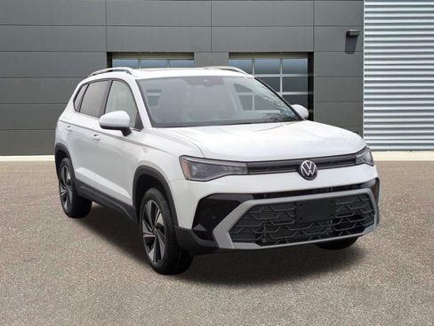 New 2026 Volkswagen Taos SE image 1