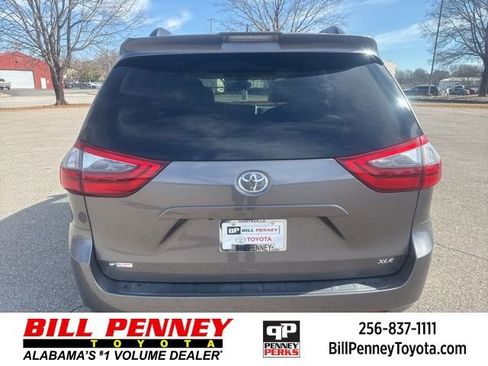 Used 2020 Toyota Sienna XLE image 4