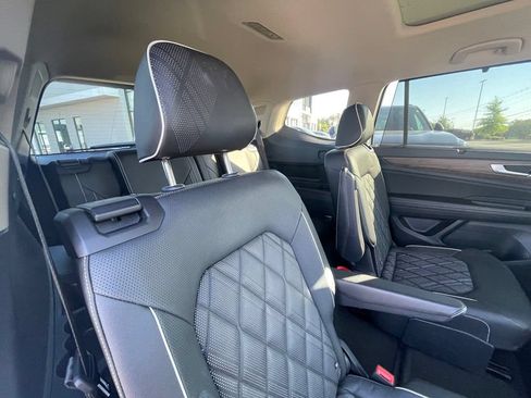 Used 2025 Volkswagen Atlas SEL Premium R-Line AWD/4WD image 29
