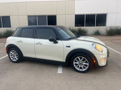 Used 2019 MINI Cooper 4-Door Hardtop image 11