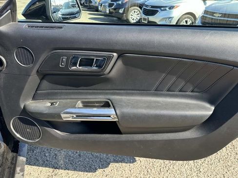 Used 2017 Ford Mustang Premium image 8