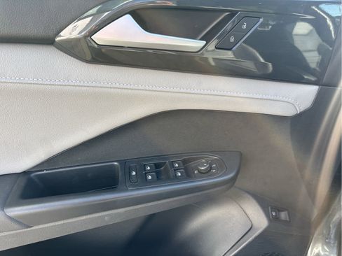 Used 2022 Volkswagen Taos SEL w/ Panoramic Sunroof Package AWD/4WD image 8