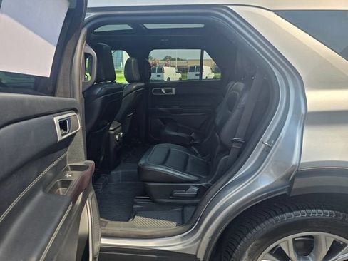 Used 2020 Ford Explorer XLT w/ Equipment Group 202A AWD/4WD image 17