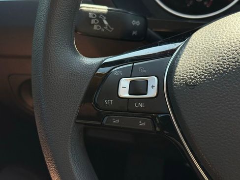 Used 2018 Volkswagen Tiguan S image 15