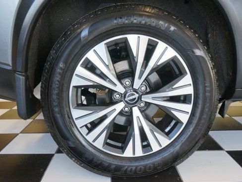 Used 2023 Nissan Rogue SV image 84