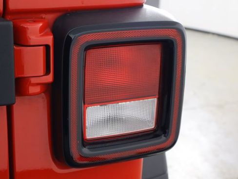Used 2020 Jeep Wrangler Unlimited Rubicon AWD/4WD image 34