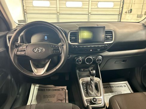 Used 2025 Hyundai Venue SEL FWD image 4