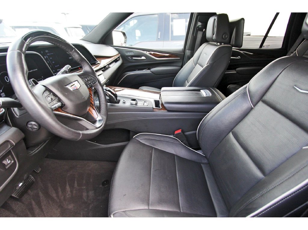 Used 2024 Cadillac Escalade Premium Luxury RWD image 6