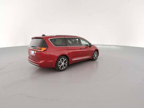 New 2026 Chrysler Pacifica Pinnacle image 12