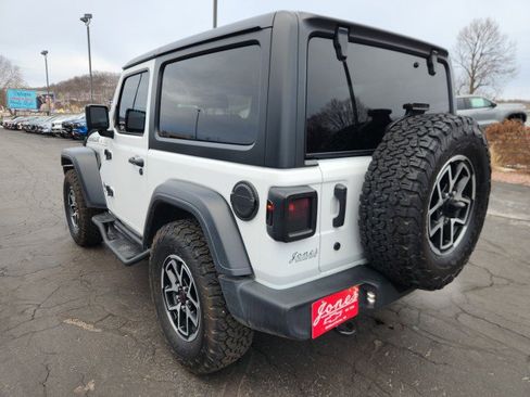 Used 2018 Jeep Wrangler Sport image 3