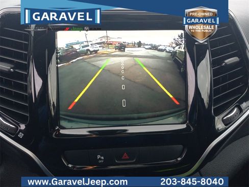 Used 2019 Jeep Cherokee Limited image 7