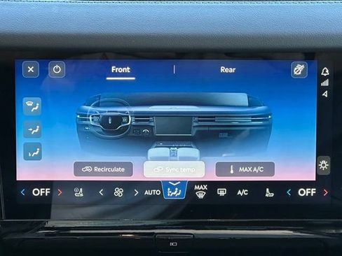 New 2025 Lincoln Navigator Reserve AWD/4WD image 15