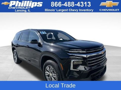Used 2025 Chevrolet Traverse LT image 3