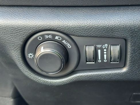 New 2026 Chrysler Voyager LX image 22