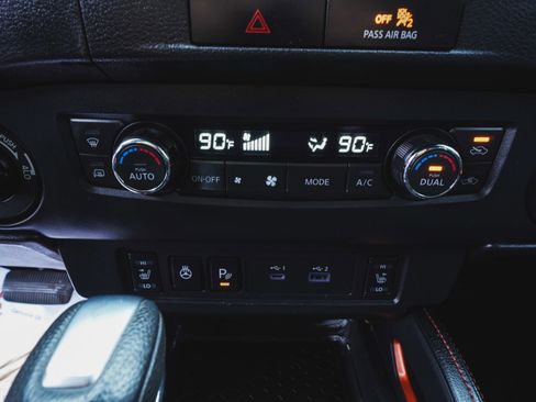 Used 2022 Nissan Frontier PRO-4X image 19