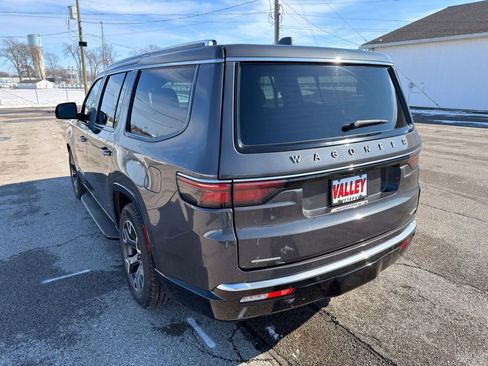 Used 2023 Jeep Wagoneer Series III w/ Preferred Equipment Group image 13