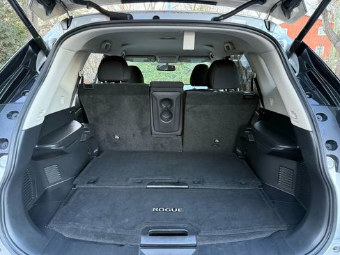 Used 2017 Nissan Rogue SV w/ SV Premium Package AWD/4WD image 35