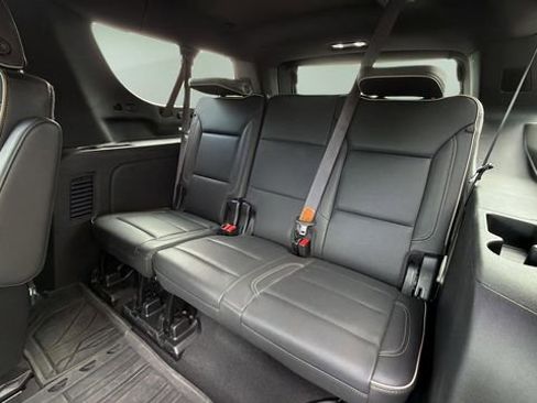 Used 2024 Chevrolet Suburban Premier w/ Premium Package AWD/4WD image 32