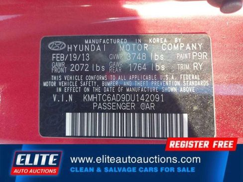 Used 2013 Hyundai Veloster w/ Style Pkg image 17