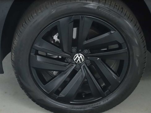 Used 2022 Volkswagen Atlas Cross Sport SE image 36