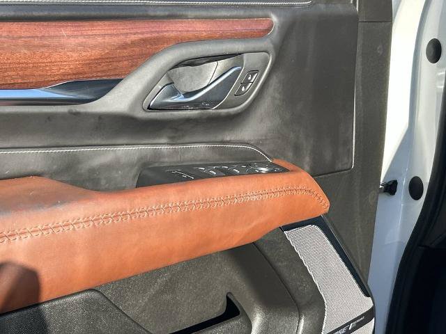 Used 2023 GMC Yukon XL Denali Ultimate w/ LPO, Floor Liner Package AWD/4WD image 19