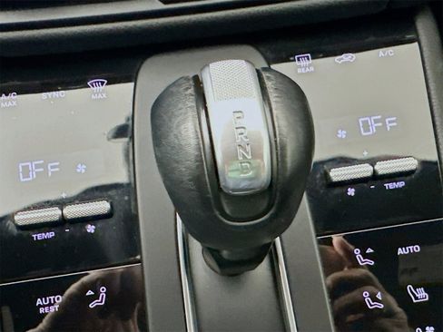 Used 2023 Porsche Macan Turbo image 18
