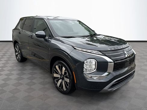 New 2026 Mitsubishi Outlander SE image 3