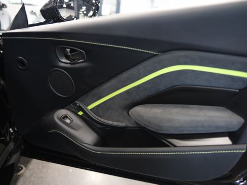 Used 2023 Aston Martin V8 Vantage Coupe RWD image 34