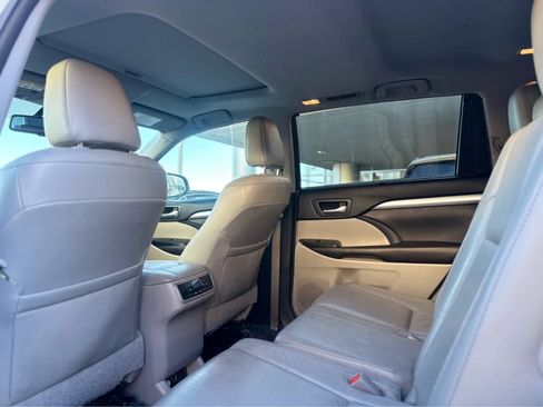 Used 2016 Toyota Highlander XLE image 6
