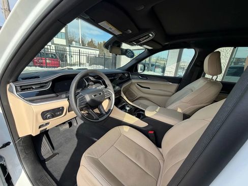 Used 2022 Jeep Grand Cherokee Limited 4xe w/ Luxury Tech Group II image 47