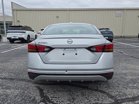 Used 2025 Nissan Altima 2.5 SV image 5