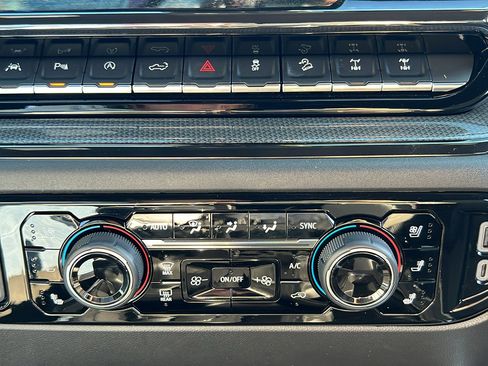 Used 2024 Chevrolet Silverado 1500 ZR2 w/ Technology Package image 30