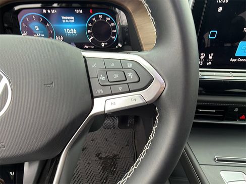 Used 2024 Volkswagen Atlas SE image 30