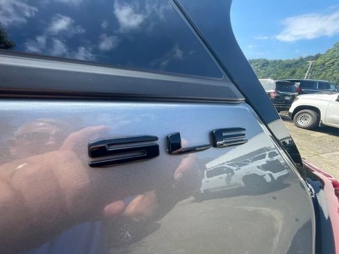 Used 2024 GMC Terrain SLE w/ Elevation Edition AWD/4WD image 9