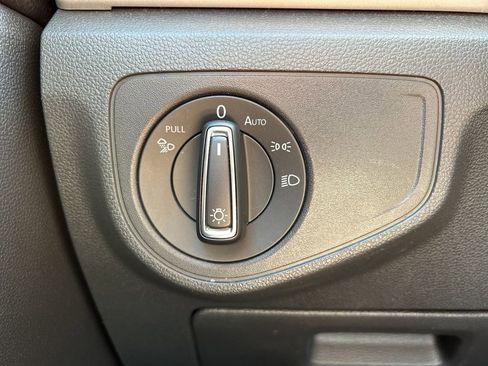 Used 2021 Volkswagen Atlas SE image 24