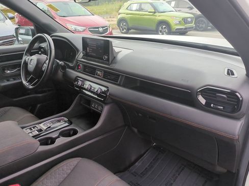 Used 2025 Honda Pilot Sport image 44