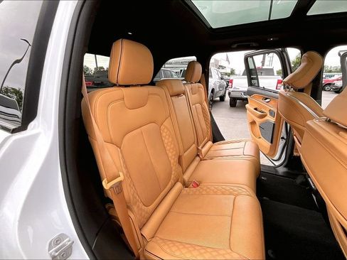 Used 2022 Jeep Grand Cherokee Summit AWD/4WD image 26