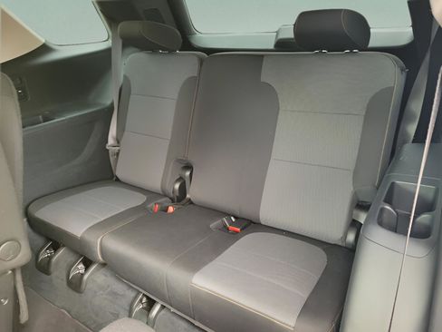 Used 2021 Chevrolet Traverse LT image 23