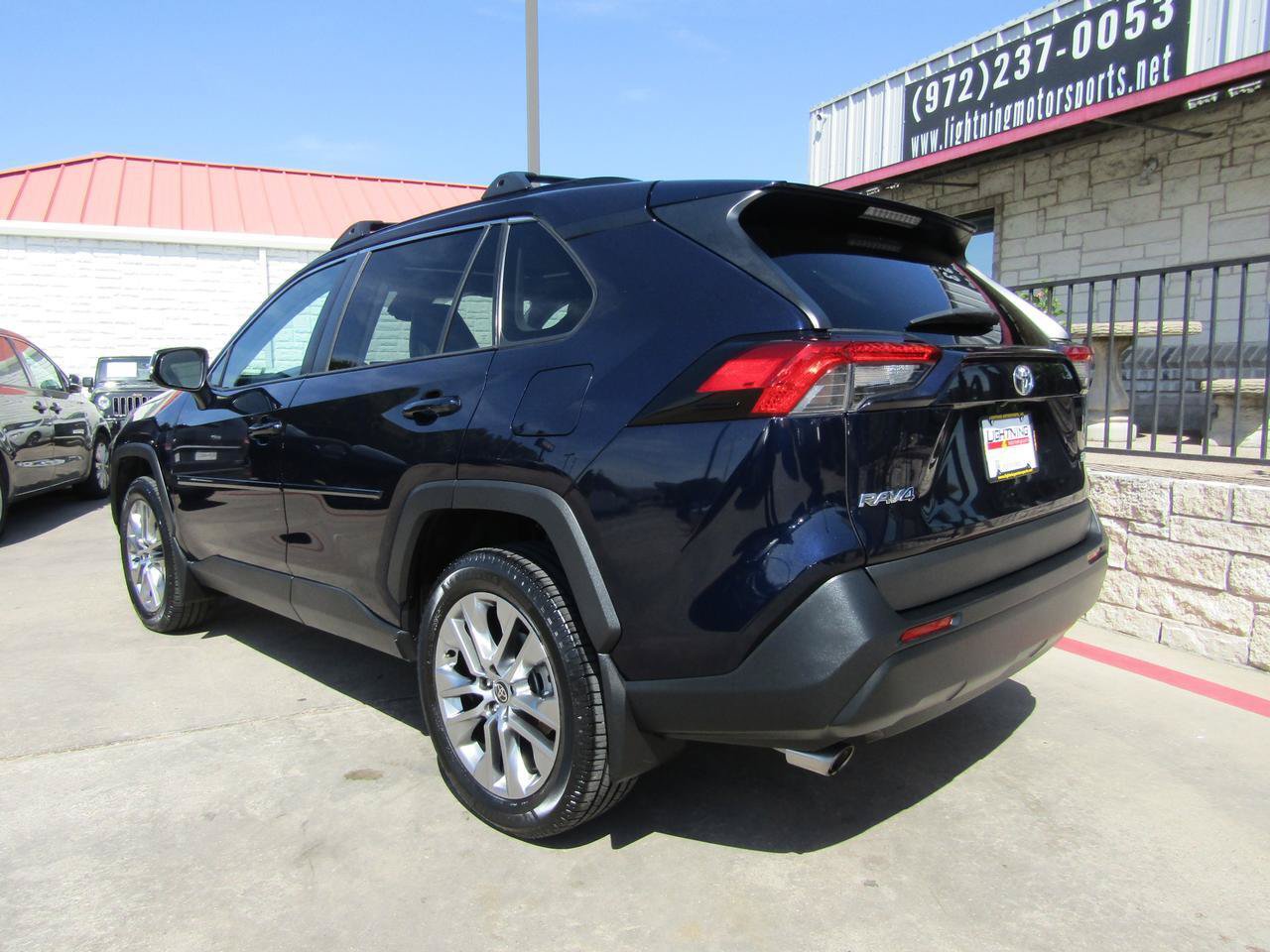 Used 2021 Toyota RAV4 XLE Premium FWD image 3