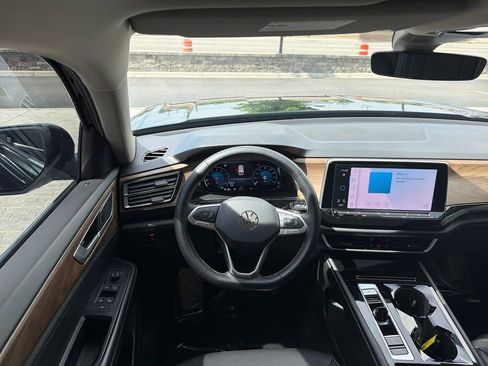 Certified 2024 Volkswagen Atlas SE w/ Black Wheel Package image 16