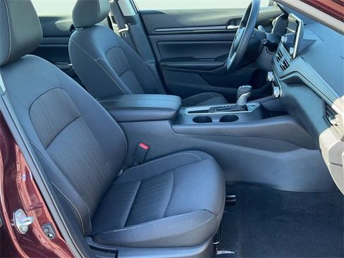 Used 2025 Nissan Altima 2.5 SV image 16