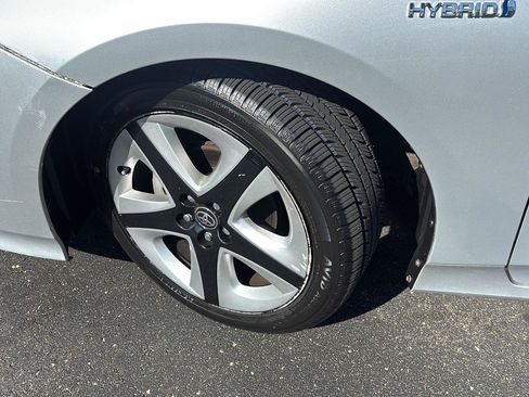 Used 2016 Toyota Prius Three Touring FWD image 5