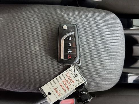 Used 2021 Toyota Corolla LE image 34