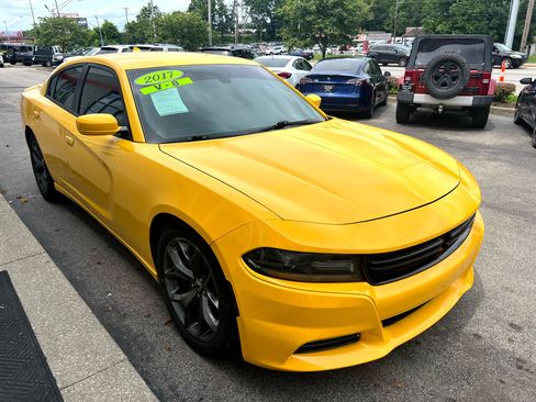 Used 2017 Dodge Charger R/T w/ Plus Group image 10